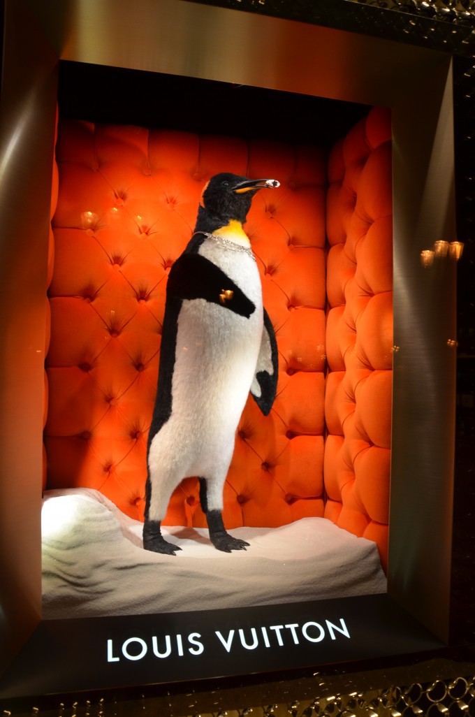 Louis Vuitton Christmas Window Display Paris Stock Photo - Download Image  Now - Penguin, Window, Christmas - iStock